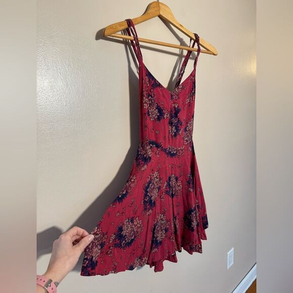 Red Kimchi Blue Floral Fit and Flare Dress Size 0 EUC - Picture 3 of 6